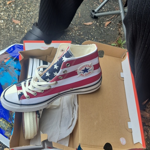 Star Pattern High-Top Sneakers - Picture 4 of 4